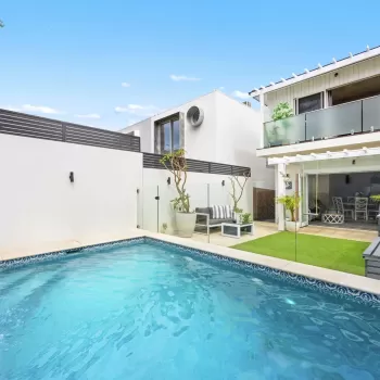 17821761_1_1_251027_123117-w1600-h1067-1